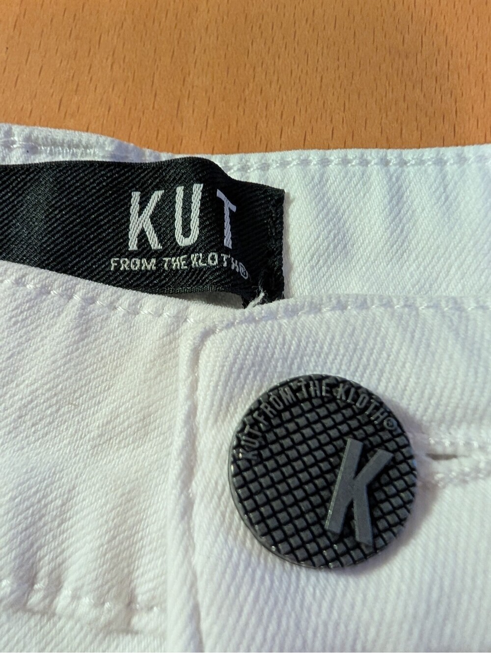 1921 - KUT from the Kloth White Denim Cut-Off Shorts Size 14 - Picture 4 of 10